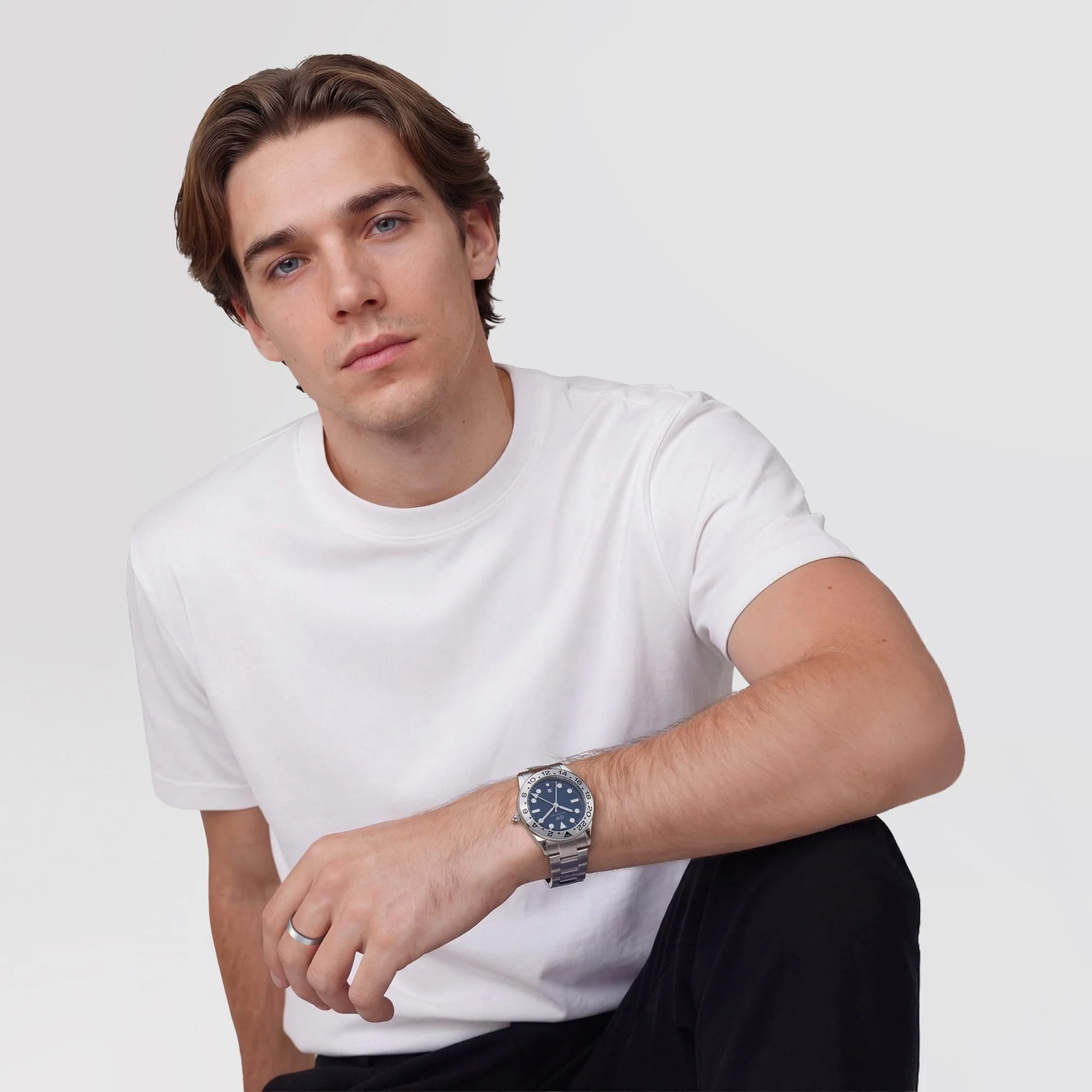 Iconic GMT Link Brushed Bezel Silver - Image 2